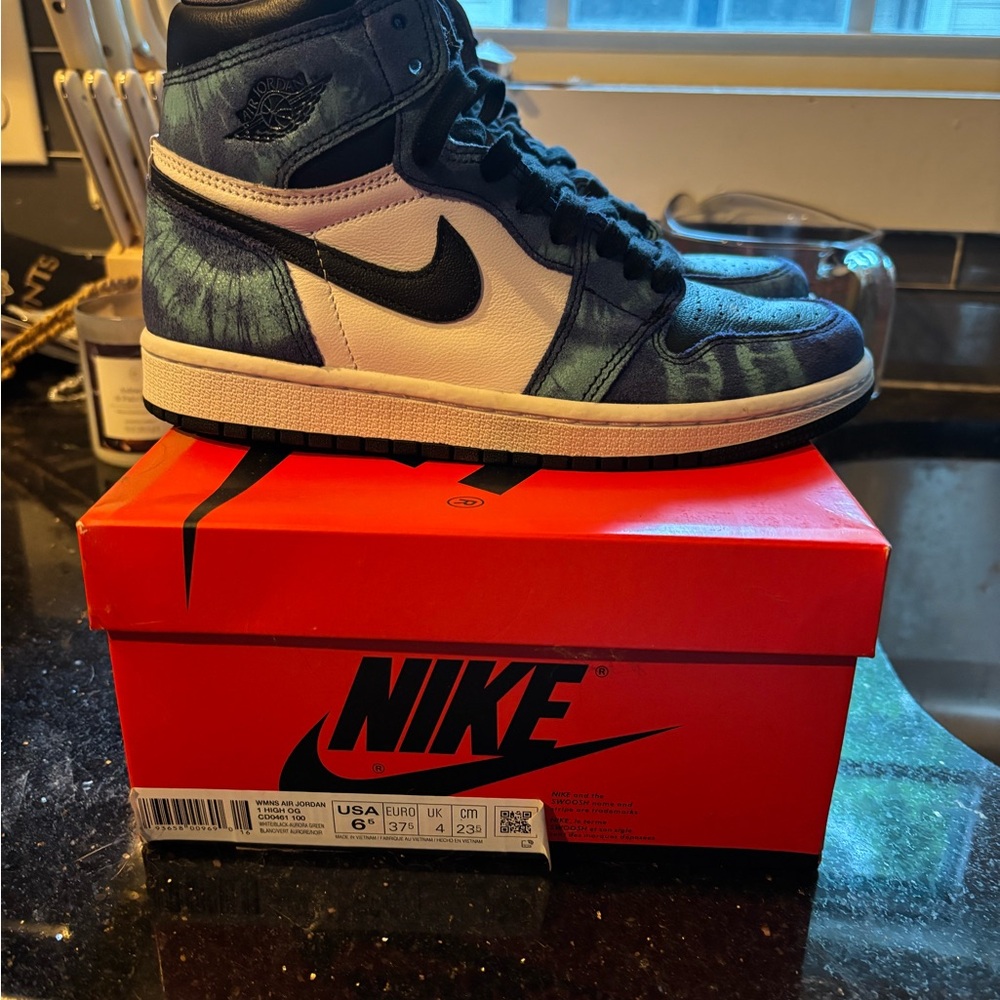 Nike Men's Black and Blue High-Top Sneakers